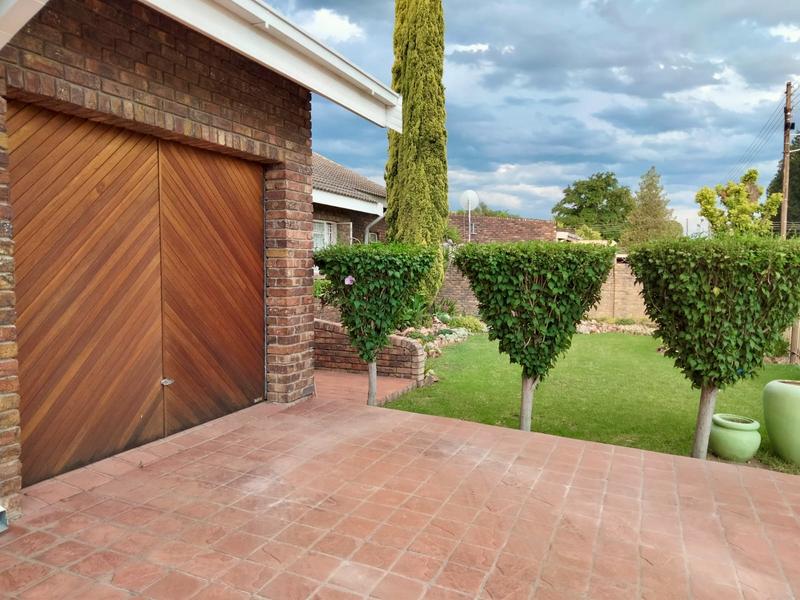 5 Bedroom Property for Sale in Douglas Northern Cape